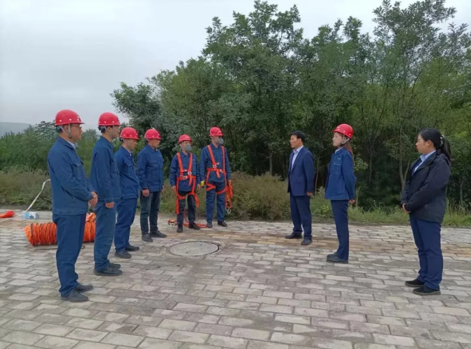 防患未然 未雨绸缪--泓源能源供应公司开展2021年供热突发事件综合应急演练(图6) 防患未然 未雨绸缪--泓源能源供应公司开展2021年供热突发事件综合应急演练(图6)