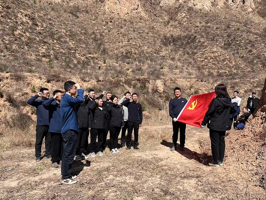欧亿官方网页版-欧亿(中国)
开展义务植树活动(图3) 欧亿官方网页版-欧亿(中国)
开展义务植树活动(图3)